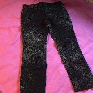 (NEW) Calvin Klein Printed Cropped Jeans